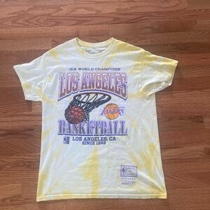 Mitchell & Ness NBA LA Lakers T-Shirt Pullover Men's Size Medium Yellow Tie Dye